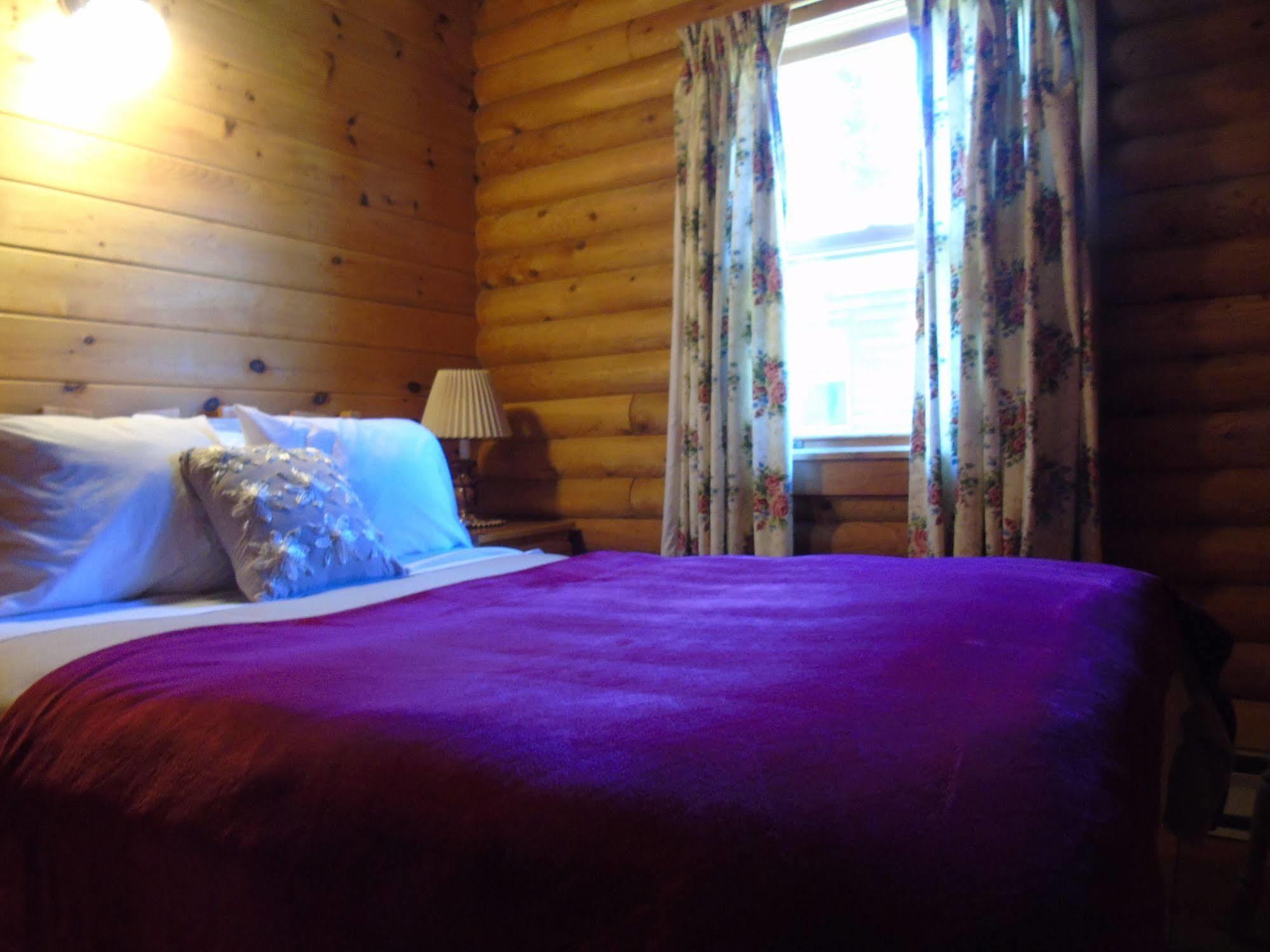 Cajun Cedar Log Cottages Margaree Forks Esterno foto